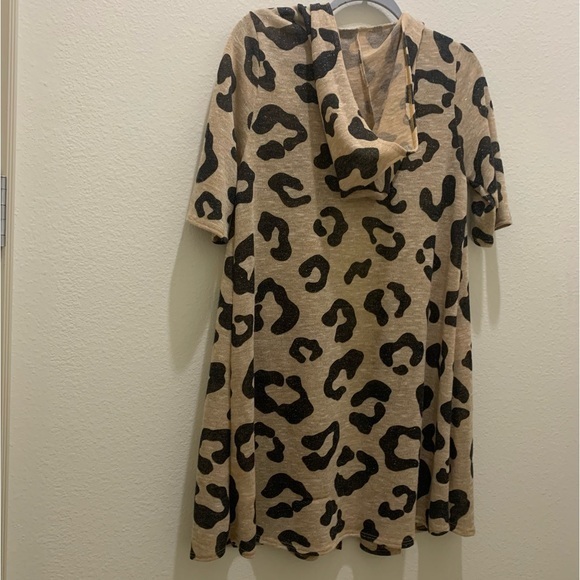 Leopard Animal Print semi-sheer‎ overlay light weight sweater.  Short sleeve M - Picture 8 of 11
